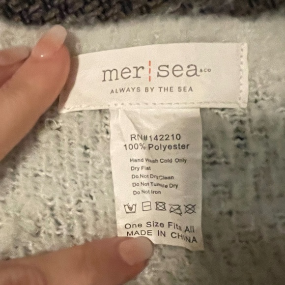 🧣Mer Sea Ombre Scarf 🧣 - Picture 5 of 7